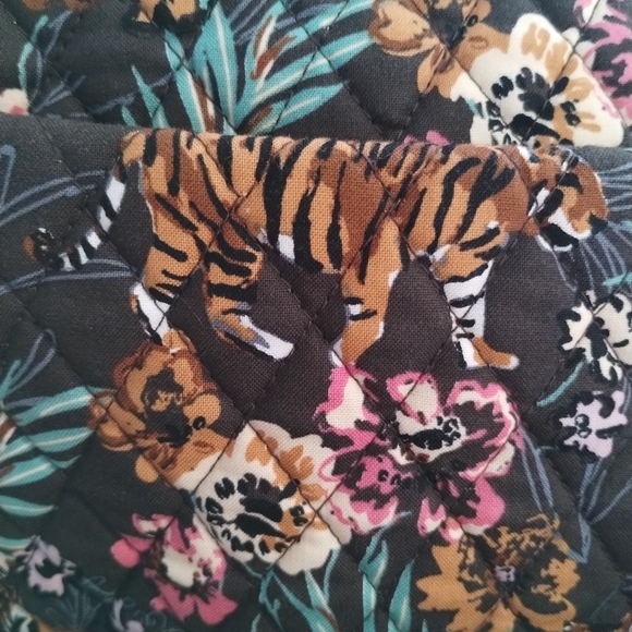 Vera Bradley Exotic Floral And Tiger Print Black Quilted Women Bag & Wallet Set - Picture 9 of 14